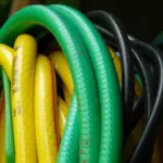 Hvordan vedligeholder jeg min haveslange bedst muligt?